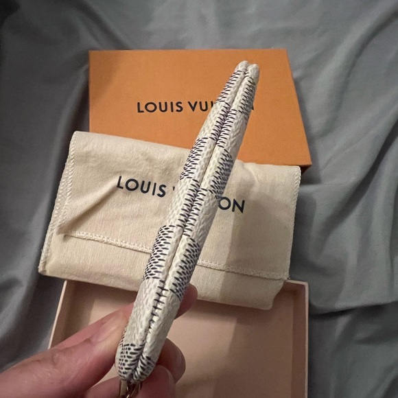 SOLD Louis Vuitton Key Pouch (Damier Azur) - Picture 3 of 4